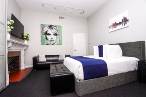 Large Stylish Newbury Street Studio w/ Kitchen